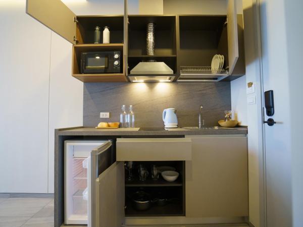 HOMA Phuket Town : photo 2 de la chambre studio cool xl + espace de coworking gratuit