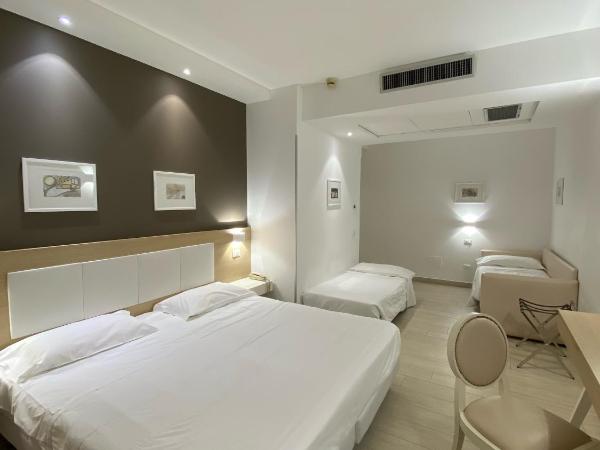 Hotel Mediterraneo : photo 7 de la chambre chambre quadruple supérieure 
