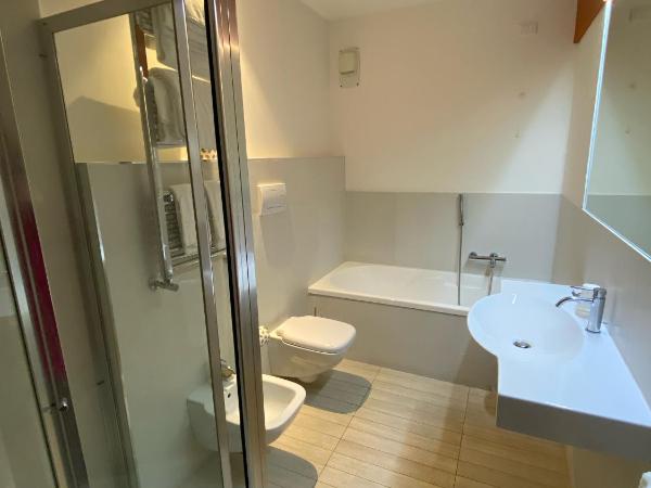 Hotel Mediterraneo : photo 8 de la chambre chambre quadruple supérieure 