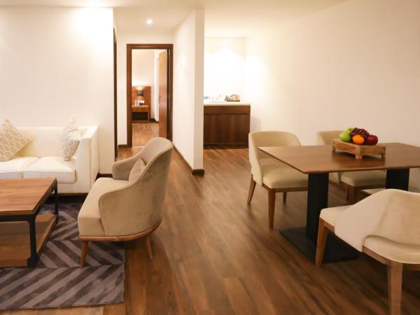 Regenta Suites Gurugram, Sohna Road, Sector 49 : photo 9 de la chambre suite premium avec terrasse