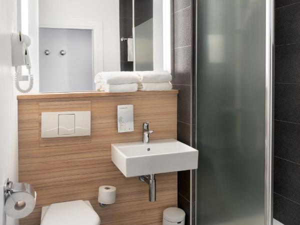 Campanile Hotel - Birmingham : photo 2 de la chambre - 1 lit double + 1 lit simple 