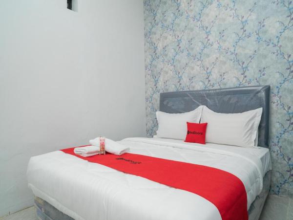 RedDoorz Plus near ITC Cempaka Mas 2 : photo 5 de la chambre chambre double standard