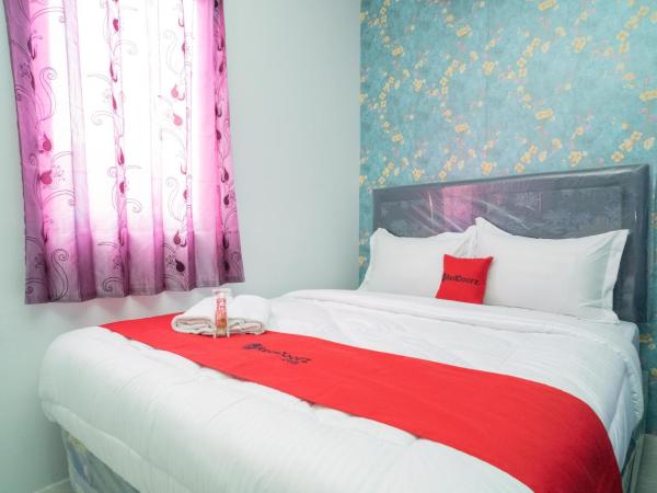 RedDoorz Plus near ITC Cempaka Mas 2 : photo 1 de la chambre chambre double standard