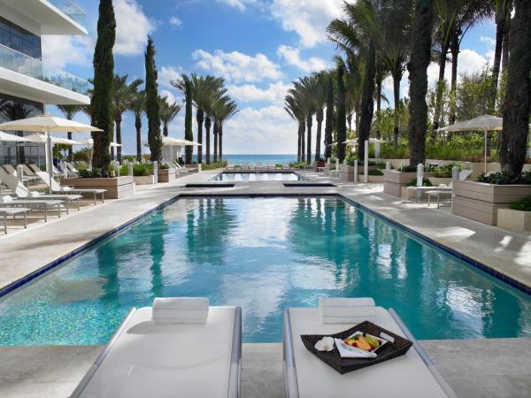 Grand Beach Hotel Surfside : photo 4 de la chambre suite lit king-size - vue sur piscine