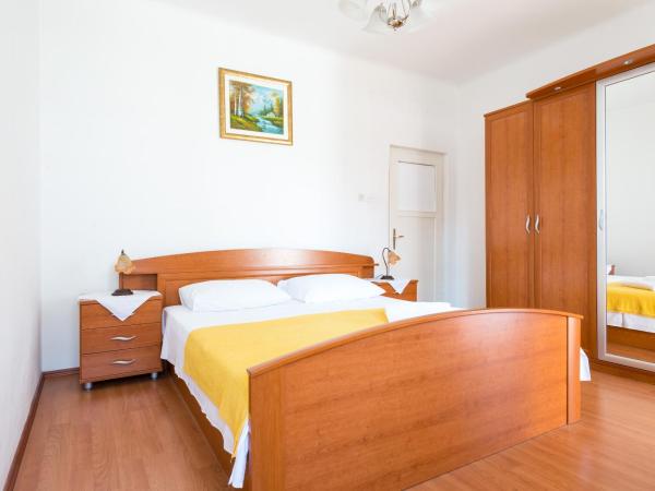 AVA Studio apartment and Room : photo 8 de la chambre chambre double ou lits jumeaux supérieure - vue sur jardin