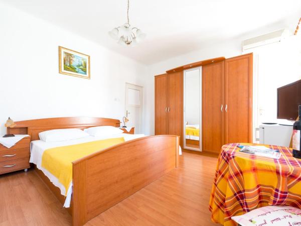 AVA Studio apartment and Room : photo 7 de la chambre chambre double ou lits jumeaux supérieure - vue sur jardin