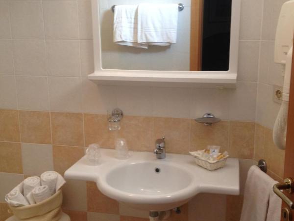 Hotel Bellevue : photo 5 de la chambre chambre double ou lits jumeaux standard