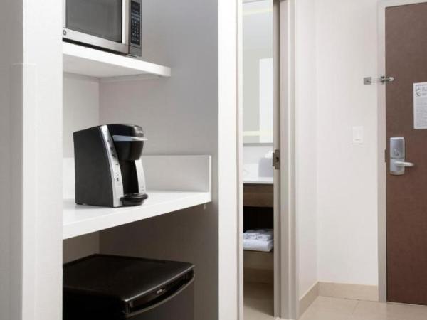 Holiday Inn Express & Suites - Nashville MetroCenter Downtown, an IHG Hotel : photo 5 de la chambre chambre lit king-size standard