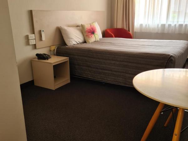 Belconnen Way Hotel & Serviced Apartments : photo 1 de la chambre chambre lit queen-size 