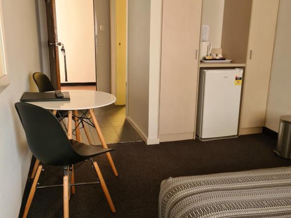 Belconnen Way Hotel & Serviced Apartments : photo 4 de la chambre chambre lit queen-size 