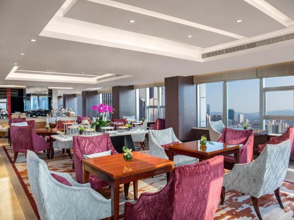 Crowne Plaza Shenzhen Futian, Near to Shenzhen Convention&Exhibition Centre, Shenzhen Stock Exchange and Shenzhen Civic Center, Outdoor Heated Pool : photo 4 de la chambre premium club king room with lounge access