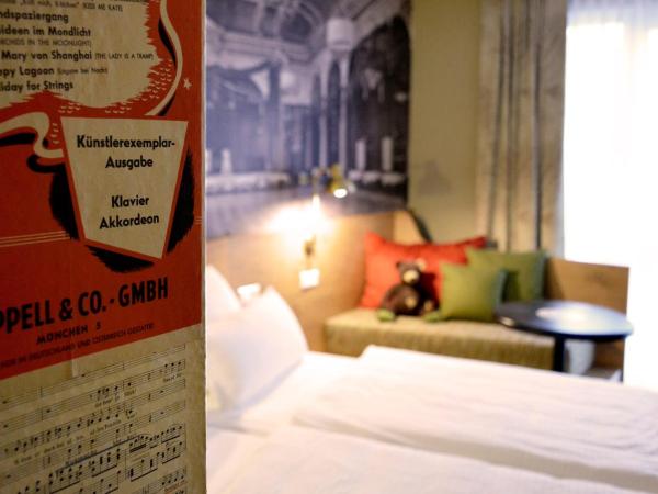 mightyTwice Hotel Dresden : photo 8 de la chambre doppelzimmer „mighty“ mit kaffeemaschine und ruhiger lage
