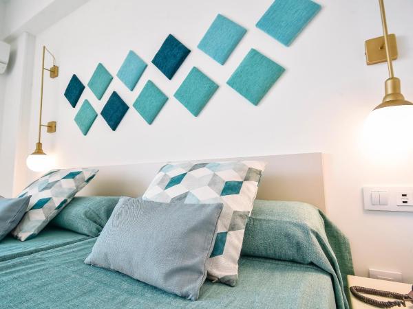 Hotel Gala Placidia 3'''sup : photo 2 de la chambre chambre double avec balcon (2 adultes + 1 enfant)