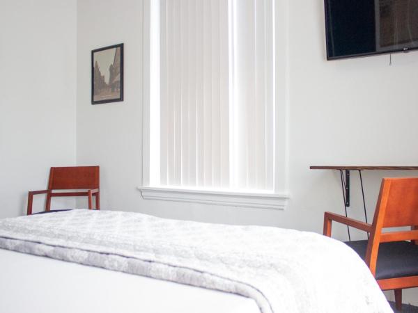 11th Avenue Hostel : photo 7 de la chambre chambre avec salle de bains privative