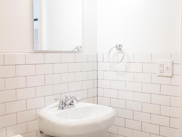 11th Avenue Hostel : photo 9 de la chambre chambre avec salle de bains privative