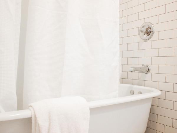 11th Avenue Hostel : photo 8 de la chambre chambre avec salle de bains privative