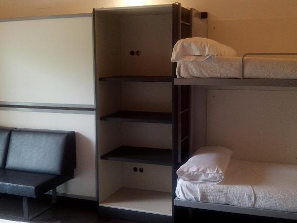 Albergue/Auberge ULIA Youth Hostel : photo 2 de la chambre studio familial