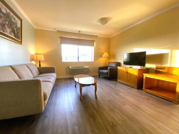 Ramada by Wyndham Los Angeles/Wilshire Center : photo 5 de la chambre suite 1 chambre avec 2 lits king-size - non-fumeurs