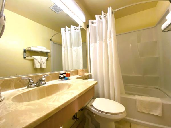 Ramada by Wyndham Los Angeles/Wilshire Center : photo 4 de la chambre suite 1 chambre avec 2 lits king-size - non-fumeurs