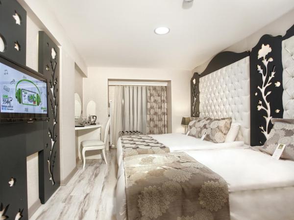 Demonti Hotel : photo 8 de la chambre chambre triple confort