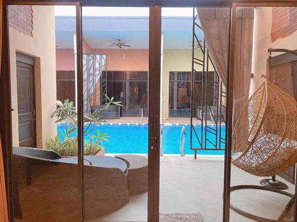 Baan Noppadol Hua Hin Loft : photo 6 de la chambre chambre double ou lits jumeaux de luxe avec accès piscine