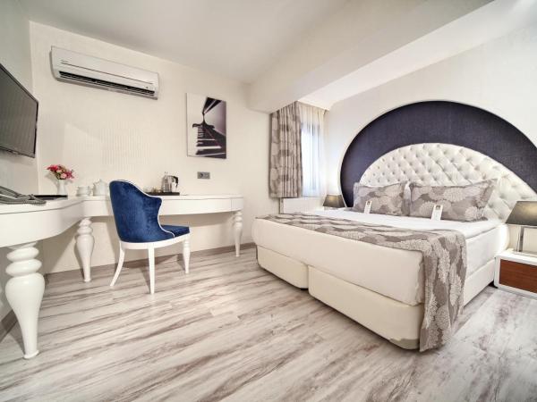 Demonti Hotel : photo 5 de la chambre suite avec jacuzzi