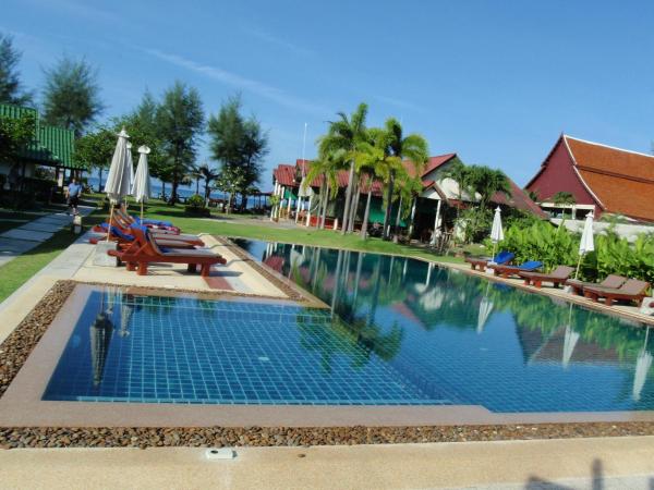 Golden Bay Cottage - SHA Extra Plus : photo 3 de la chambre bungalow de luxe avec vue sur la piscine