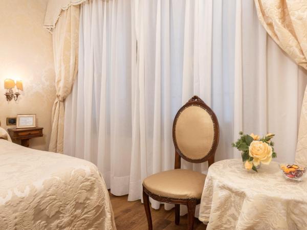 Residenza La Loggia : photo 2 de la chambre petite chambre double