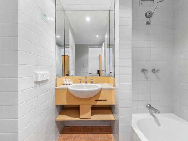 Frontier Hotel Darwin : photo 5 de la chambre chambre lit queen-size frontière