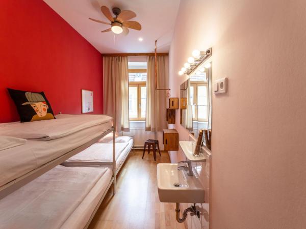 Vienna Hostel Ruthensteiner : photo 8 de la chambre chambre triple avec salle de bains commune