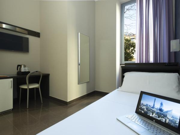 Hotel Five : photo 2 de la chambre chambre simple Économique - rez-de-chaussée