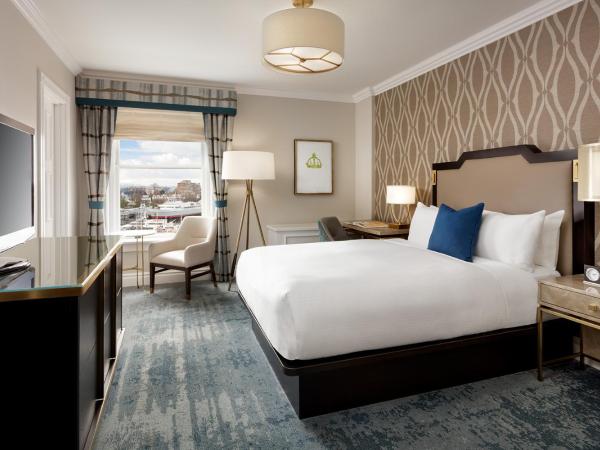 Fairmont Empress Hotel : photo 5 de la chambre hébergement lit queen-size fairmont - vue sur ville