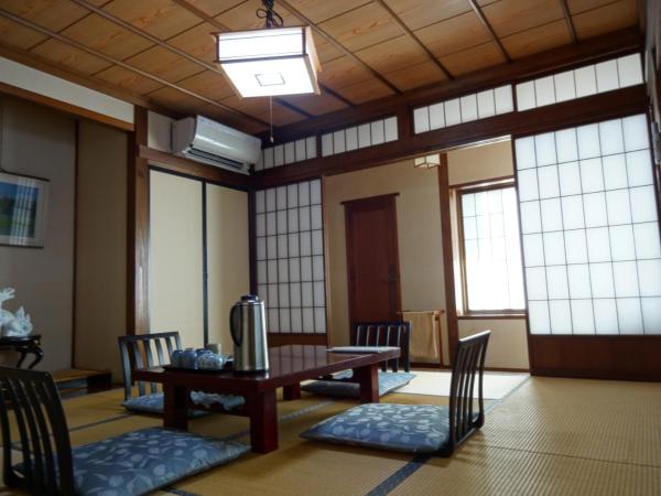 Jizokan Matsuya Ryokan : photo 3 de la chambre chambre de style japonais avec salle de bains privative