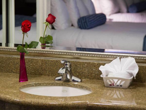 Regency Inn in Los Angeles : photo 7 de la chambre chambre avec 2 lits queen-size et canapé-lit