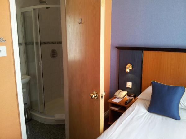 Best Western Corona Hotel : photo 5 de la chambre chambre familiale avec lits double et simple