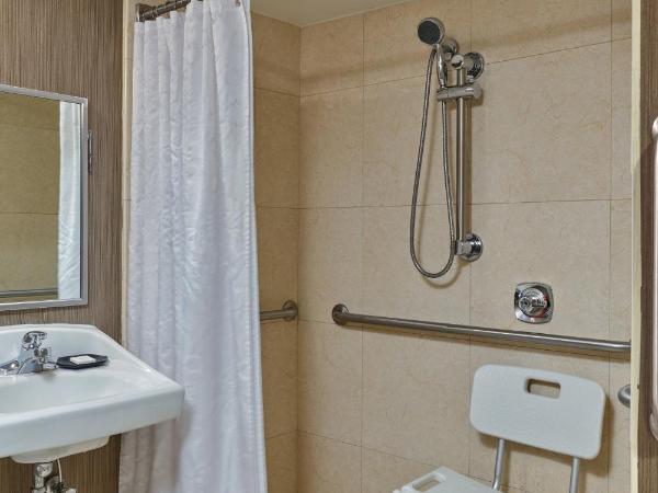 Courtland Grand Hotel, Trademark Collection by Wyndham former Sheraton Atlanta : photo 4 de la chambre chambre lit queen-size accessible aux personnes à mobilité réduite/malentendantes avec douche accessible - non-fumeurs