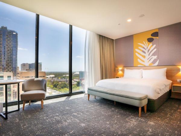 Crowne Plaza Adelaide, an IHG Hotel : photo 4 de la chambre chambre king premium avec vue sur ville