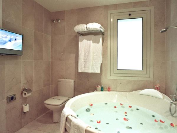 Hotel Roger de Llúria : photo 5 de la chambre chambre lit queen-size avec baignoire spa