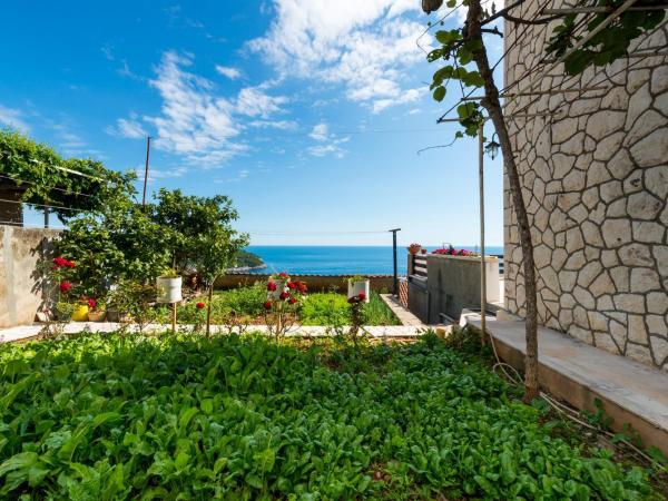 Guesthouse Home Sweet Home : photo 2 de la chambre studio avec terrasse et vue sur la mer