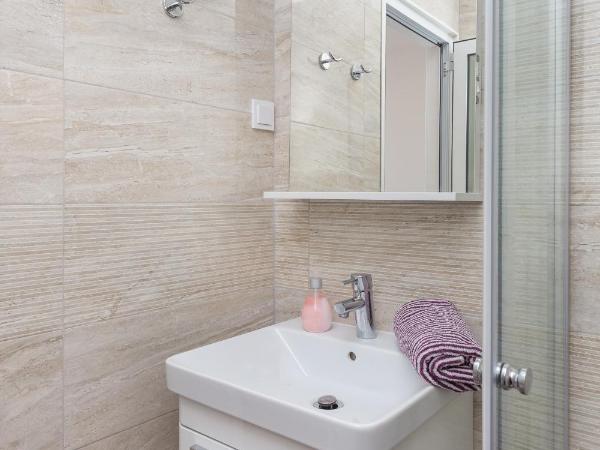 Guesthouse Home Sweet Home : photo 6 de la chambre chambre double avec balcon - vue sur mer