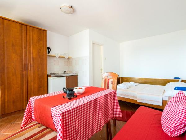 Guesthouse Home Sweet Home : photo 6 de la chambre studio standard avec balcon - vue sur mer 