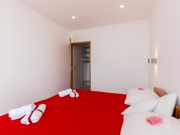 Guesthouse Home Sweet Home : photo 6 de la chambre chambre double supérieure avec balcon - vue sur mer