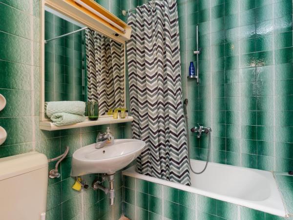 Guesthouse Home Sweet Home : photo 7 de la chambre chambre double supérieure avec balcon - vue sur mer