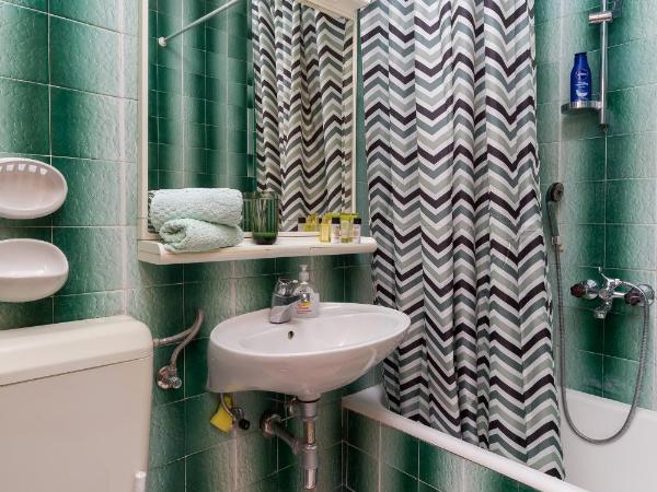 Guesthouse Home Sweet Home : photo 9 de la chambre chambre double supérieure avec balcon - vue sur mer