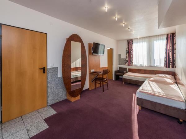 Breslauer Hof Am Dom : photo 3 de la chambre chambre quadruple