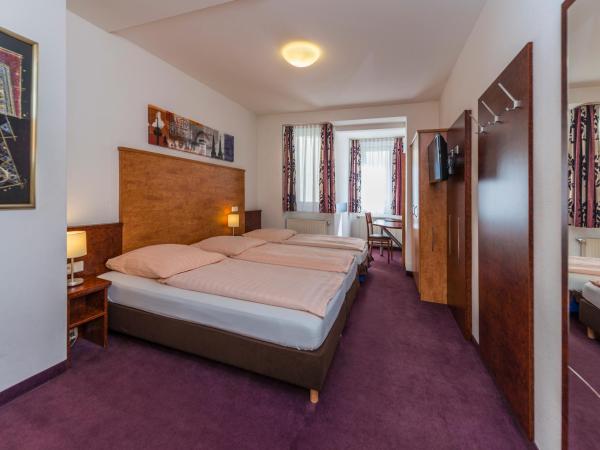 Breslauer Hof Am Dom : photo 3 de la chambre chambre triple