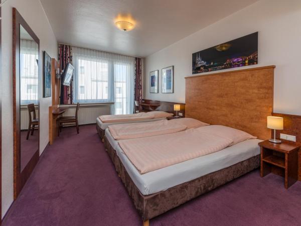 Breslauer Hof Am Dom : photo 4 de la chambre chambre triple