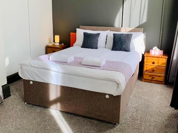 Manchester Stay Hotel - Free Parking : photo 5 de la chambre chambre double avec salle de bains séparée