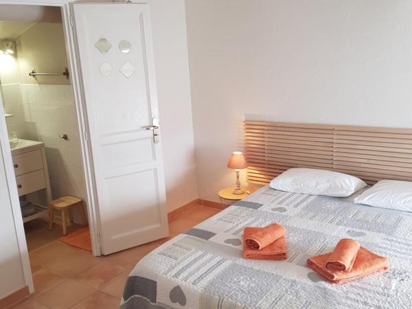 Mas Clement - Chambre et table d'hôtes : photo 8 de la chambre suite standard