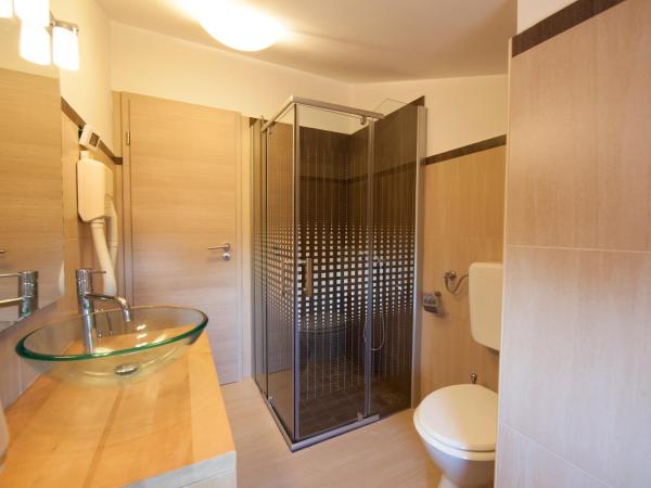 Wellness Villa Istriana : photo 7 de la chambre suite lit king-size avec baignoire spa